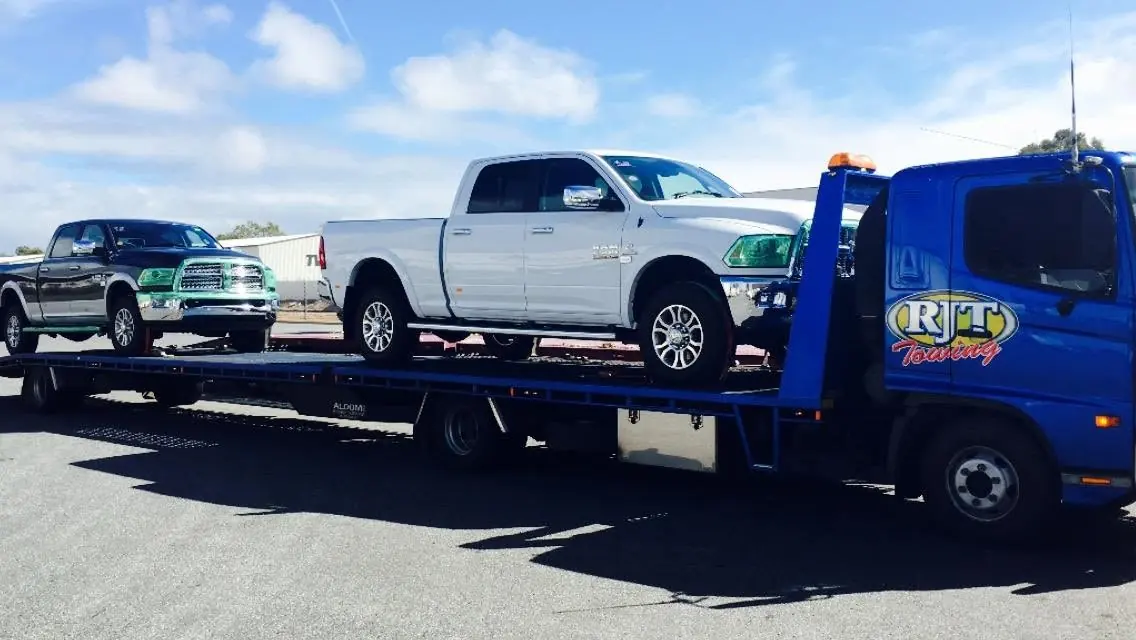 Large dual-cab ute towed