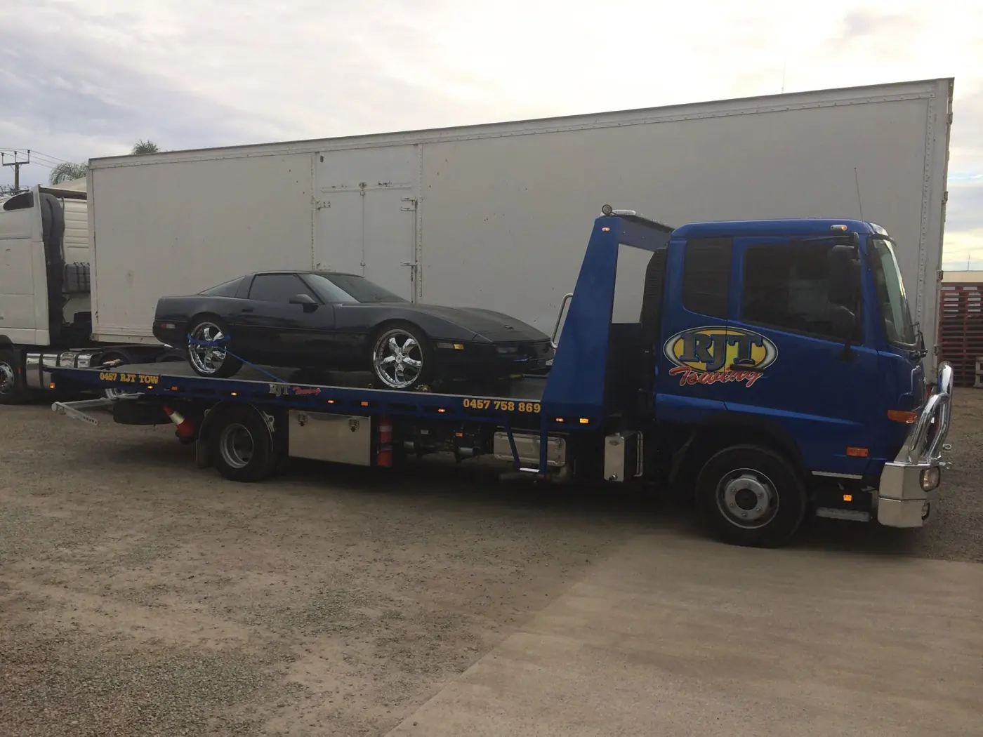 RJT Towing tilt-tray & flatbed towing 3