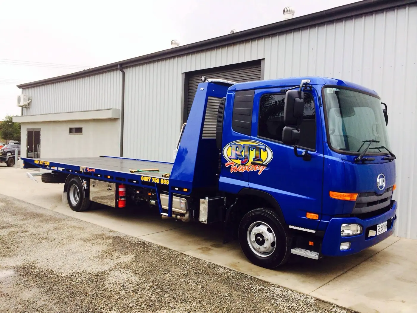 RJT Towing tilt-tray & flatbed towing in Adelaide
